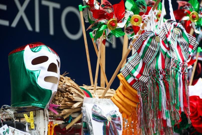 ¡EL ROBO DEL SIGLO! Ambulantes y “peces gordos” le arrebatan el Mundial en la CDMX a los pequeños negocios: ¡Se quedarán con toda la lana!